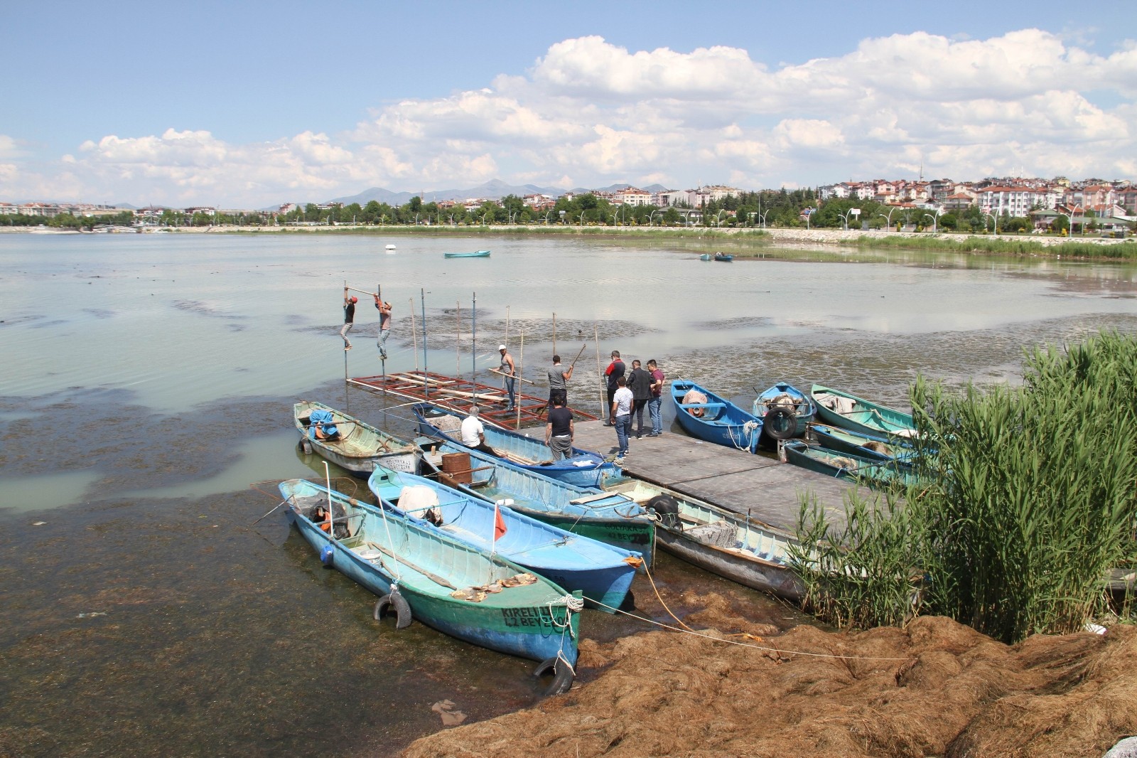 Beyşehir Gölü’nde balıkçılar, yeni av sezonuna hazırlanıyor