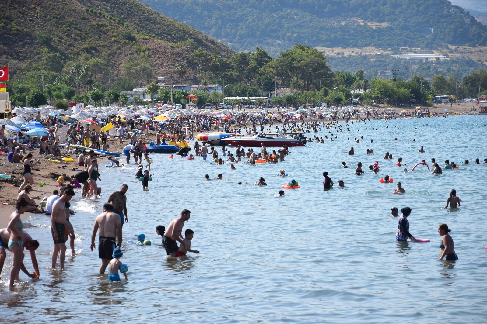 Adrasan bayramda nüfusunun 10 katı tatilciyi ağırlayamaya hazırlanıyor