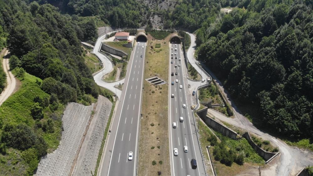 Bolu Dağı Tüneli’nden bayram tatili boyunca 865 bin araç geçti