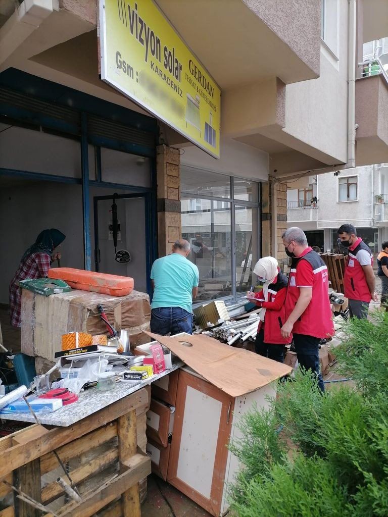 Bakan Yanık, Artvin’de yaşanan sel felaketinden etkilenen vatandaşlar için, 5 milyon TL kaynak aktarımının yapılacağını duyurdu