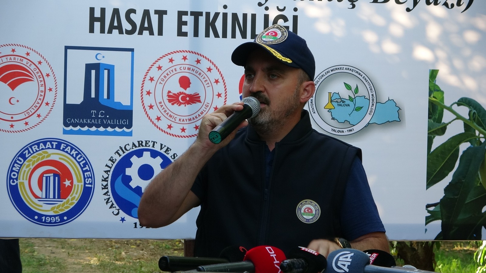 AK Parti’li Turan, Bayramiç Beyazı hasat etkinliğine katıldı