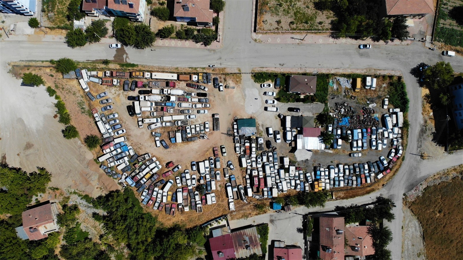 Elazığ’da araç mezarlığı, 60 milyonluk servet çürüyor